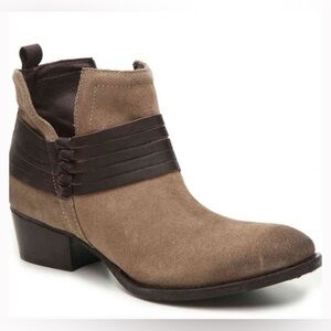 Worn 1X 𝐃𝐈𝐁𝐀 𝑆𝑘𝑦𝑙𝑒𝑟 Ankle Boots Tan Suede Split Block Heel